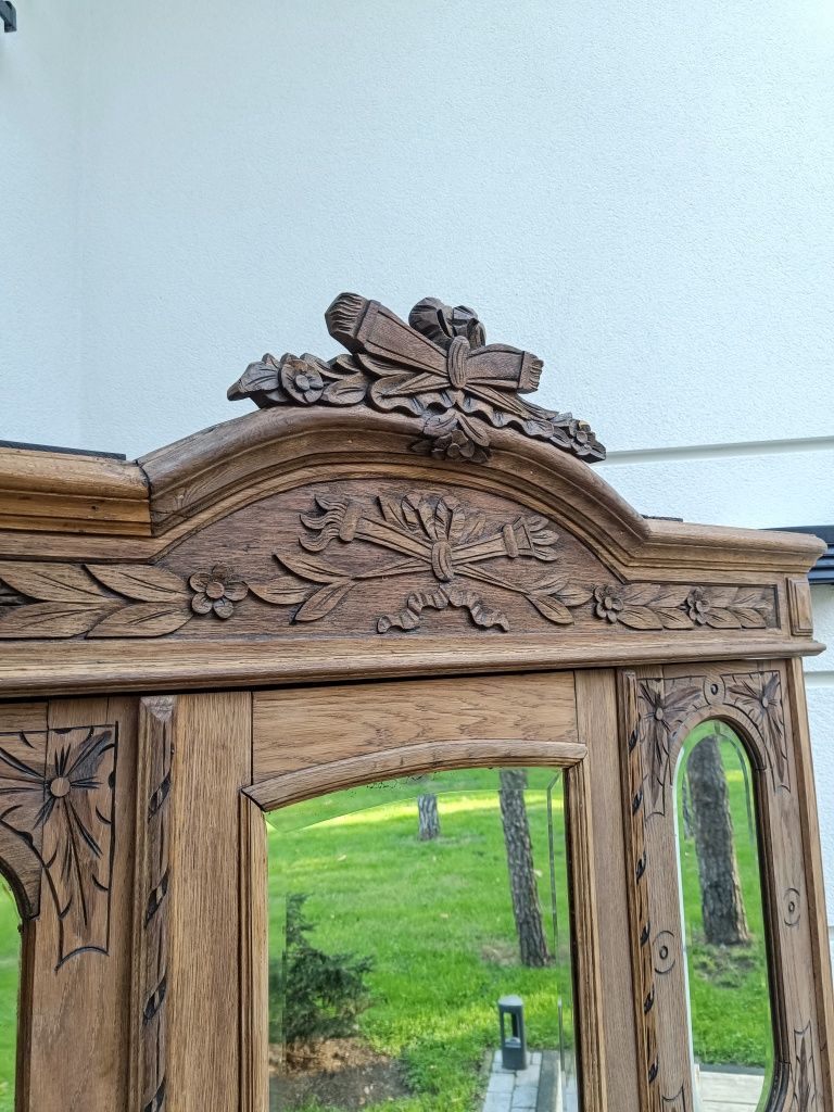 Stara rzeźbiona szafa dębowa przełom XlX/XX wieku