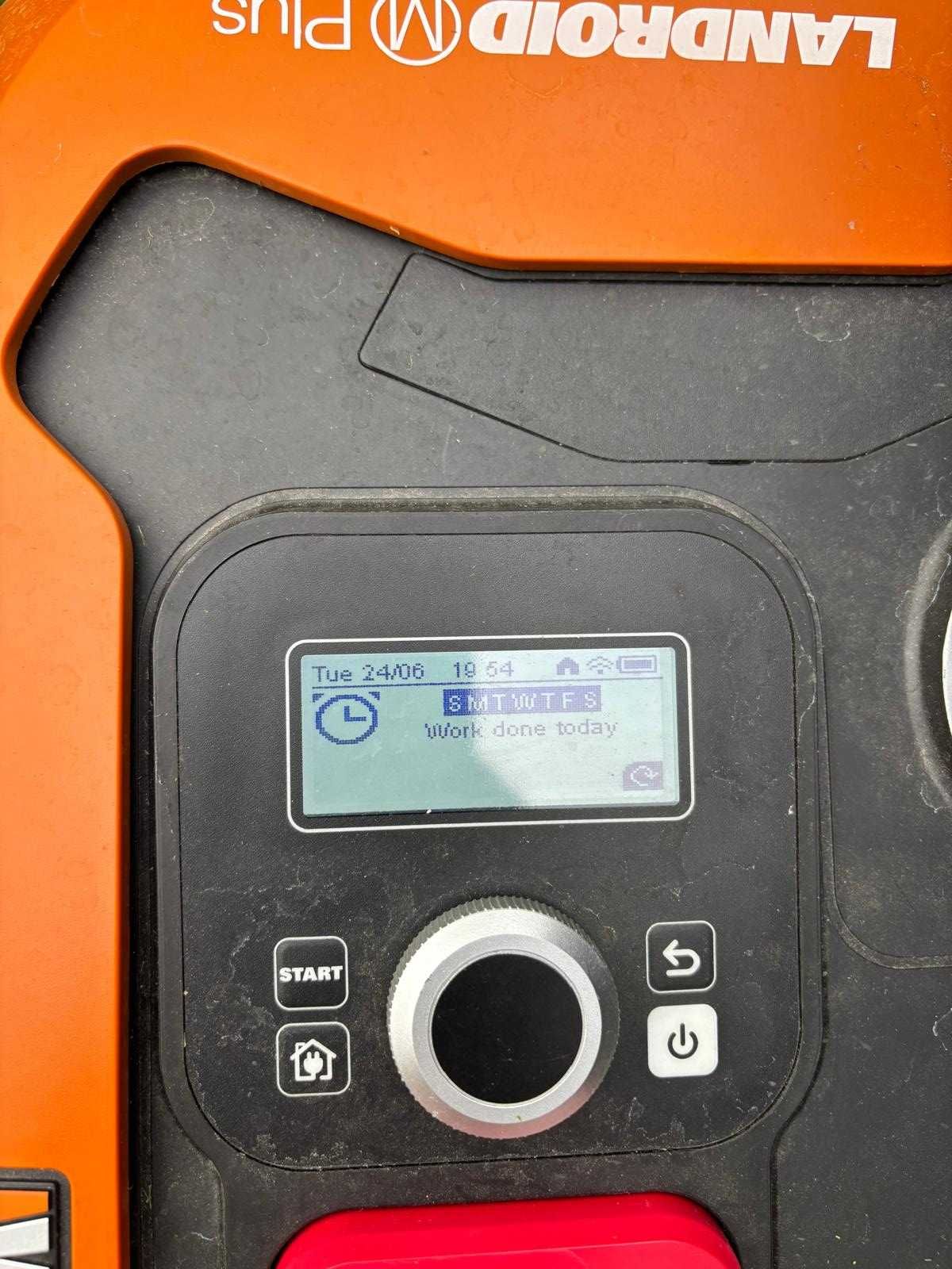 Robot koszący Worx Landroid M500+ WR165E 500m2 + Daszek WA0810