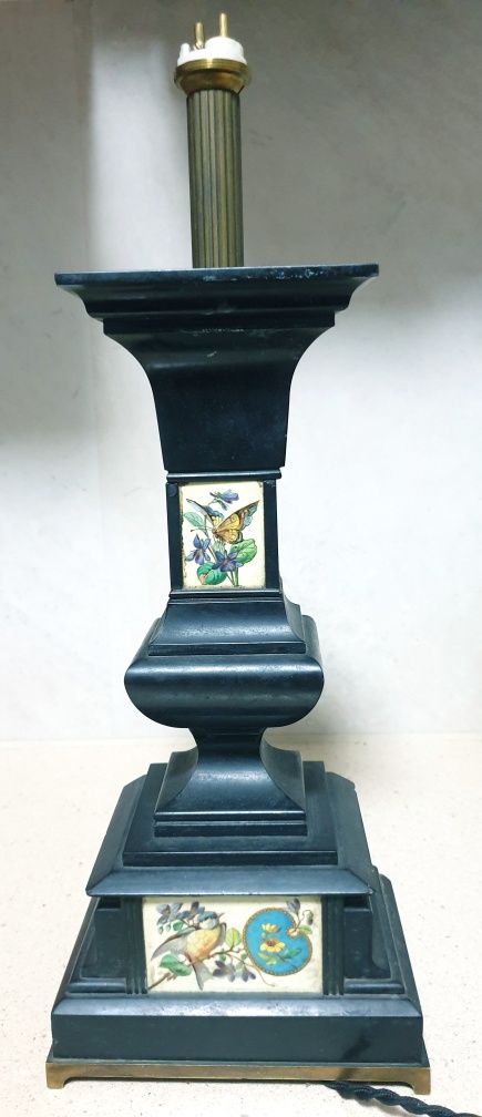 Fantástico antigo candeeiro de mesa francês com pinturas sobre mármore