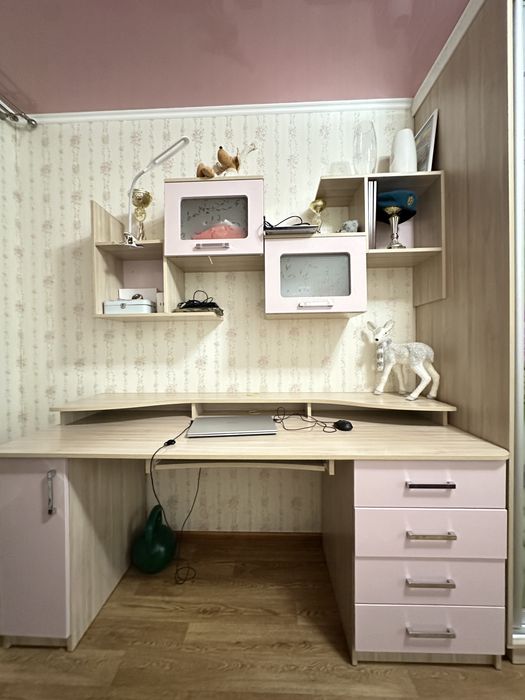 Письмовий стіл у чудовому стані