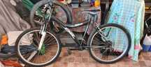 Bicicleta e muito material