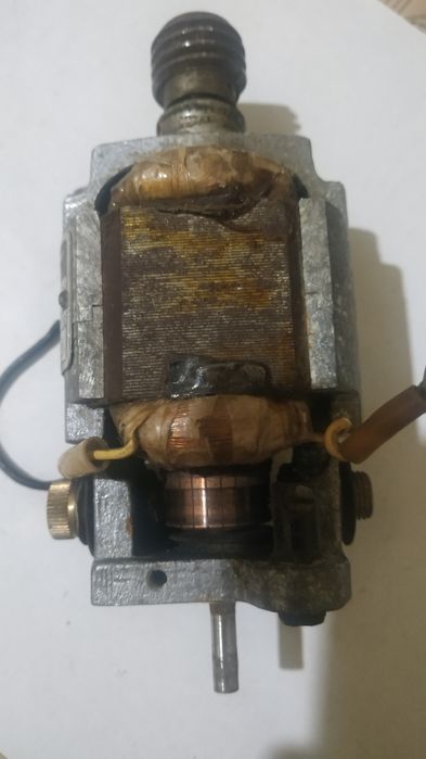 Продам двигатель .