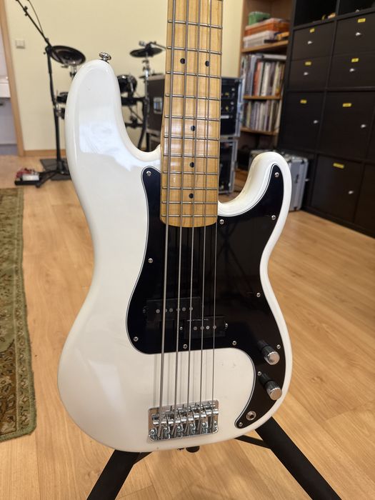 Baixo Precision Squier 5 Cordas