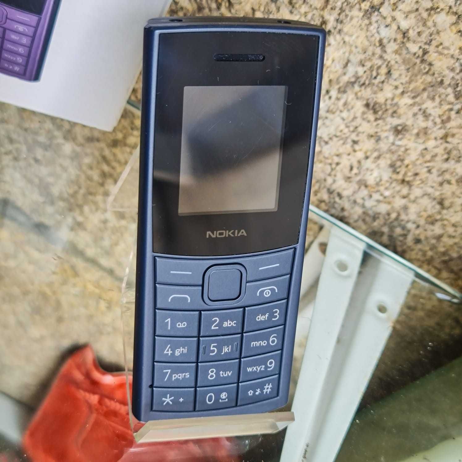 Telemóvel Nokia 110 4G com caixa e carregador