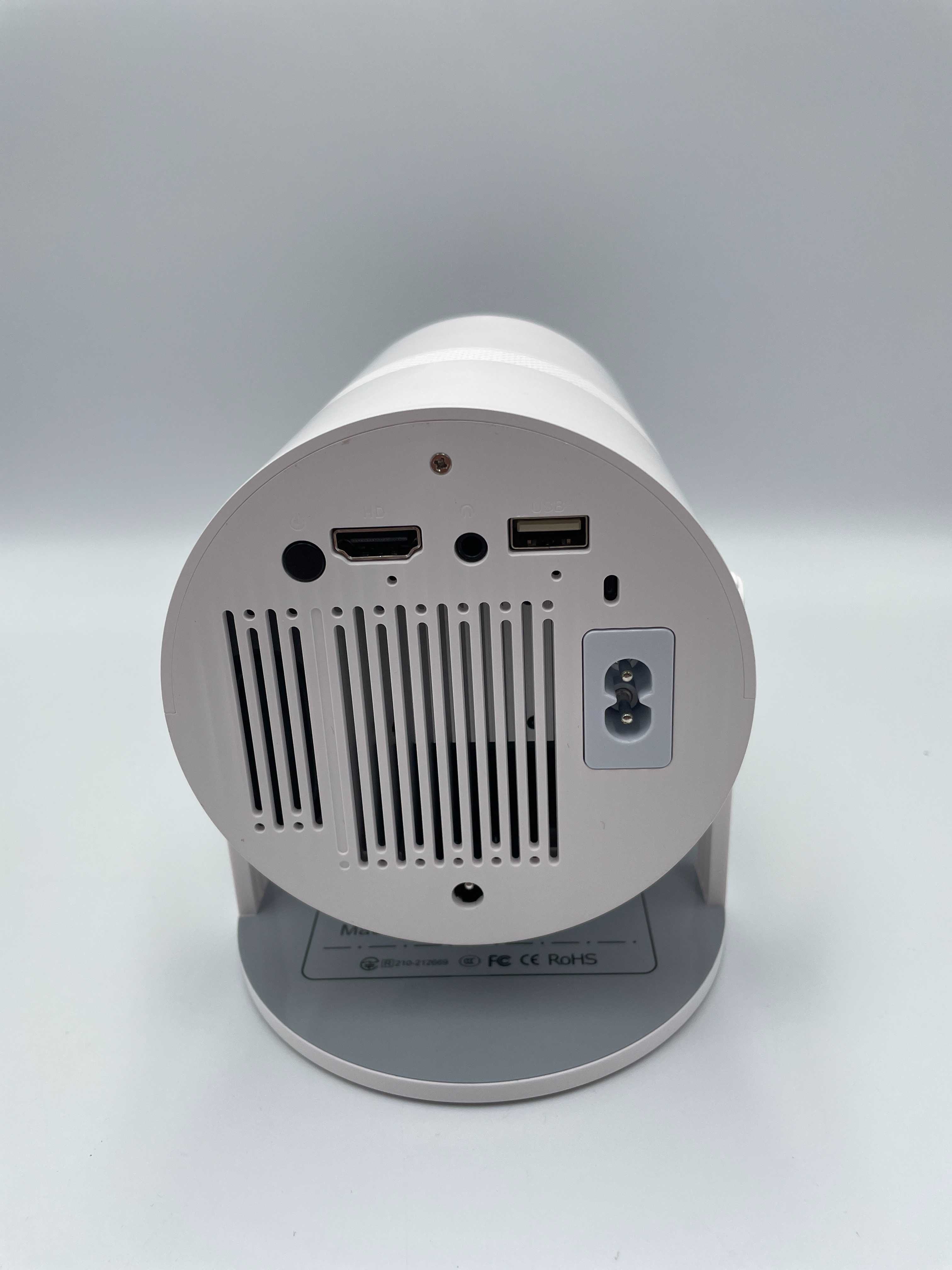 Projector Kina Android przenośny s wbudowaną ładowalną baterię