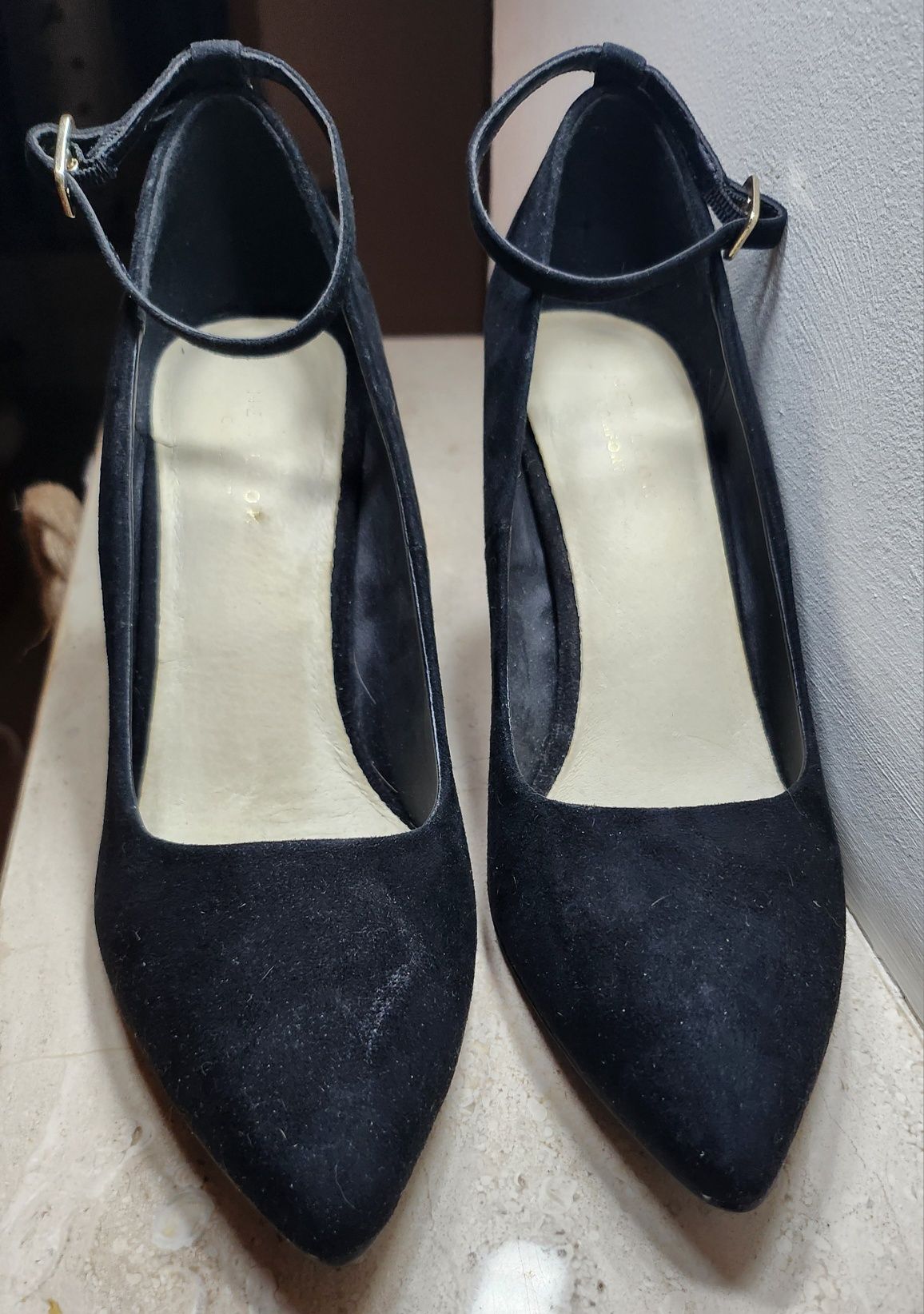 Czarne szpilki New Look zapinane na kostce