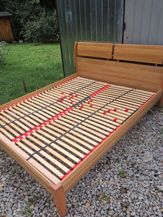 Sprzedam łóżko do sypialni produkcji Francja