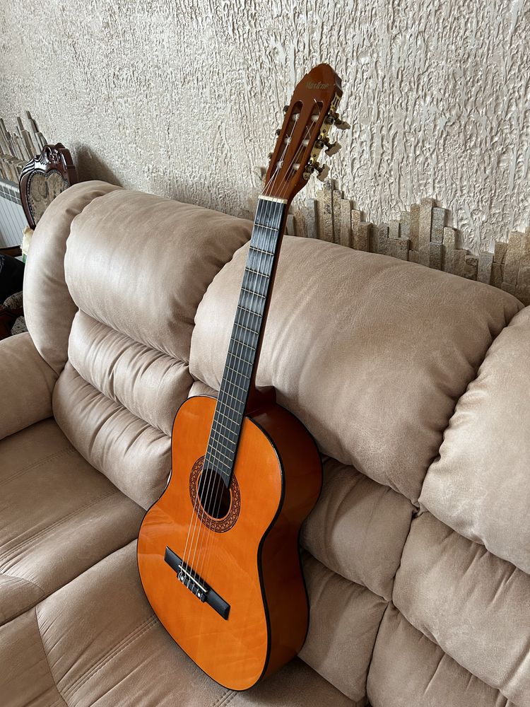 Класична гітара Maxtone CGC-390N