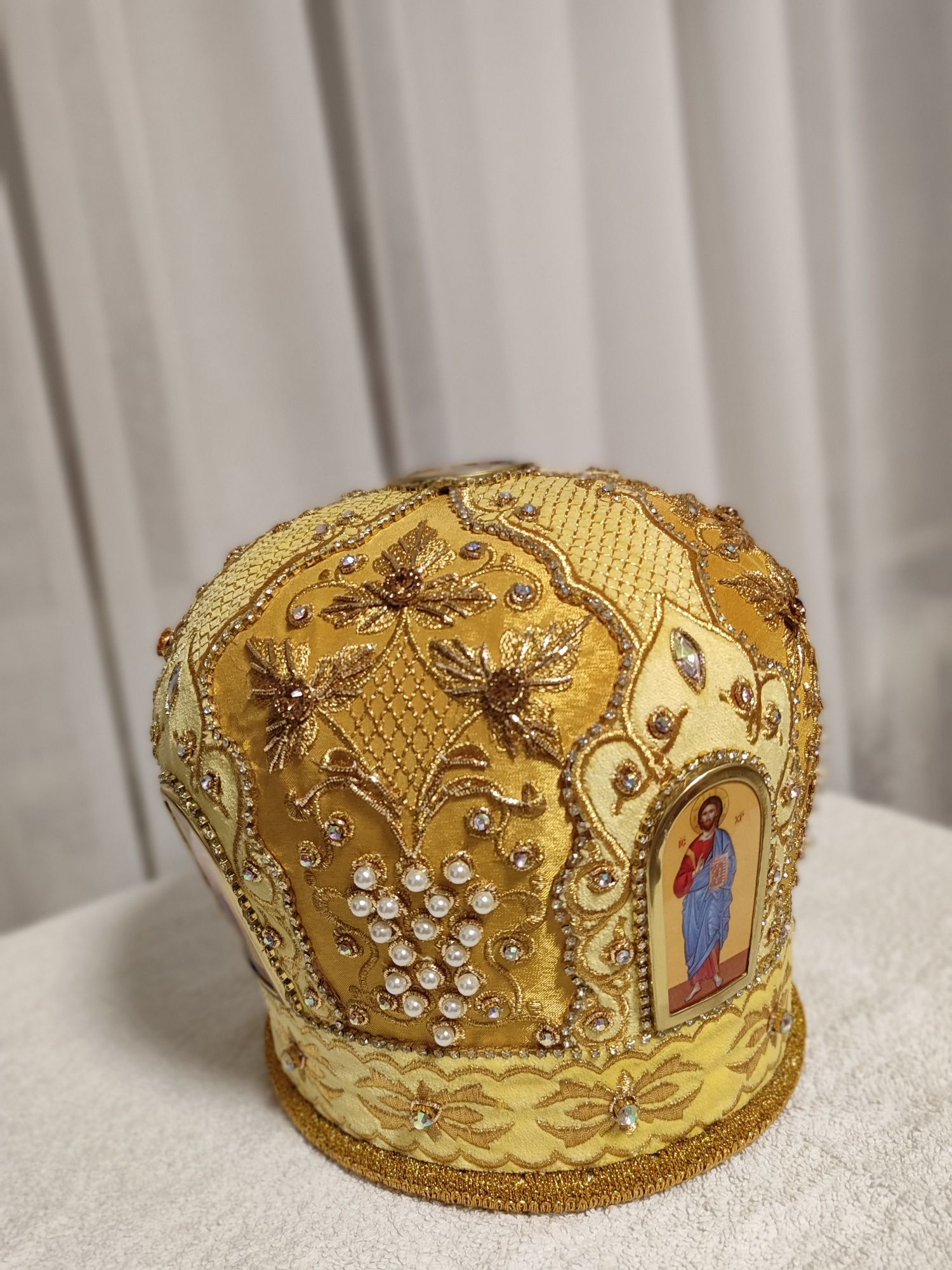 Митра для священика