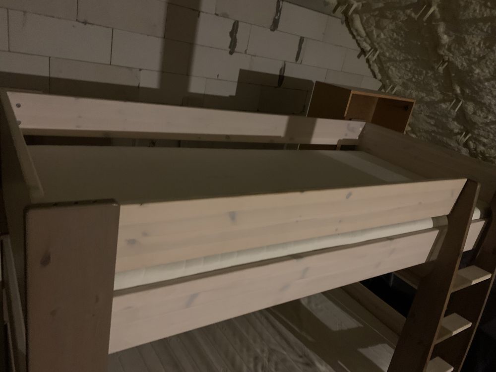 PUMO - drewniane łóżko piętrowe plus 2 materace