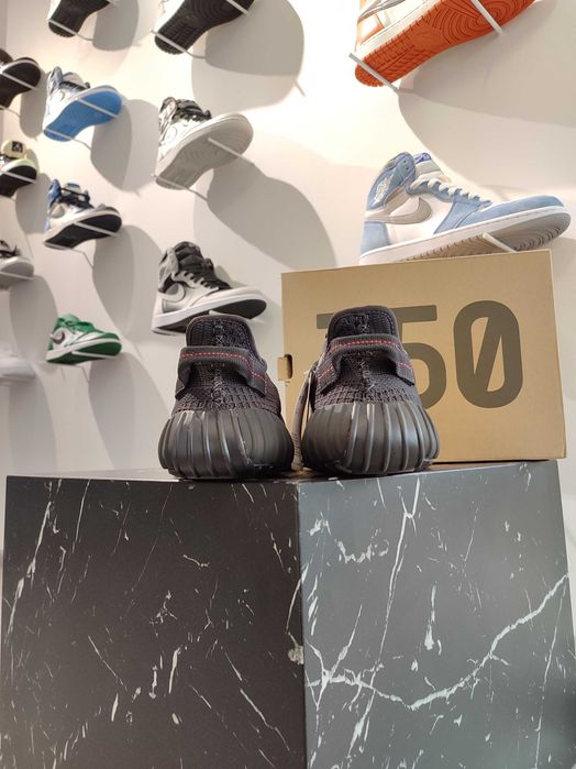 Кросівки YEEZY Boost 350 V2 Black (Non-reflective)
