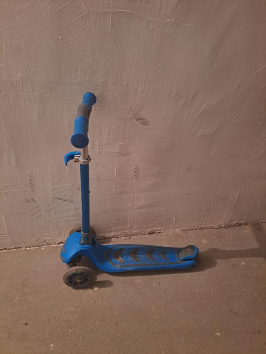 Hulajnoga trójkołowa