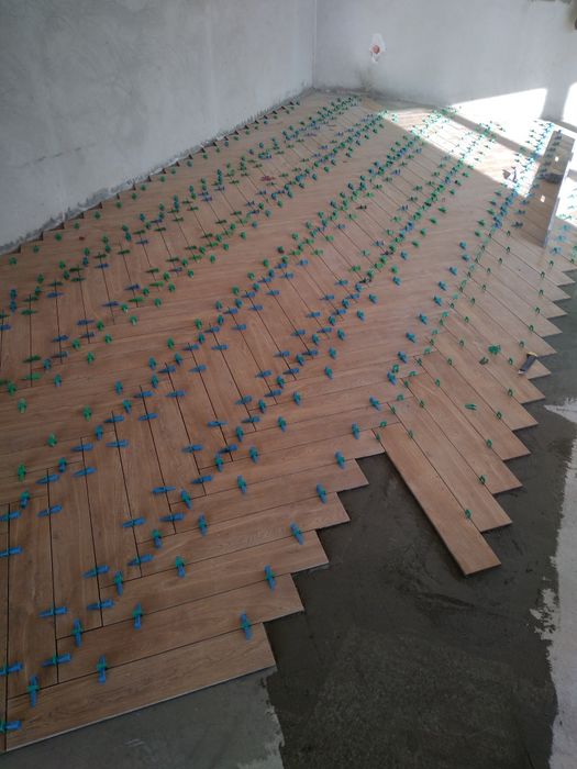 Плиточник,укладання плитки