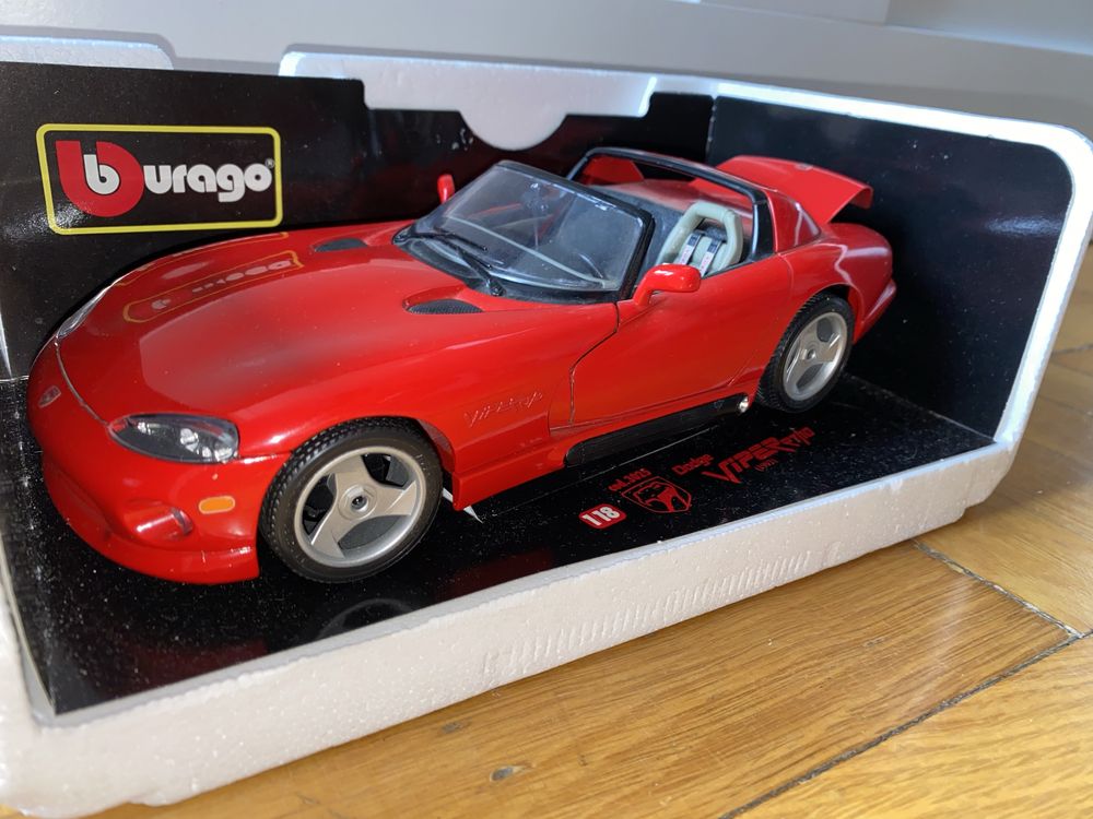 BBurago Dodge Viper RT/10 (1992) Diamonds 1:18.