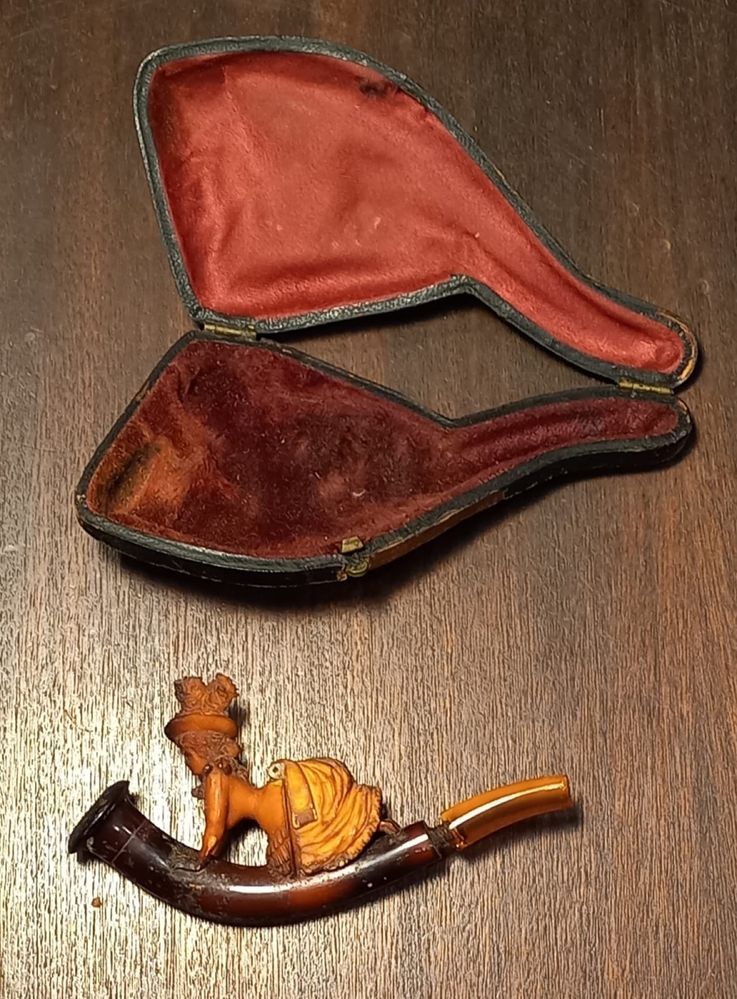 Cachimbo erótico do séc. XIX em âmbar