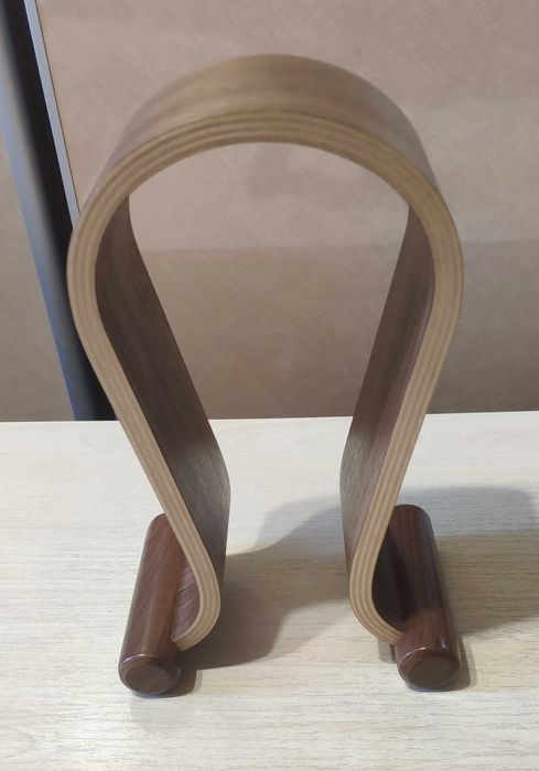 Премиальный стенд-подставка для наушников Омега