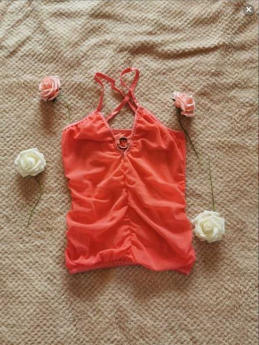 Różowa koszulka na ramiączkach dekolt kółko