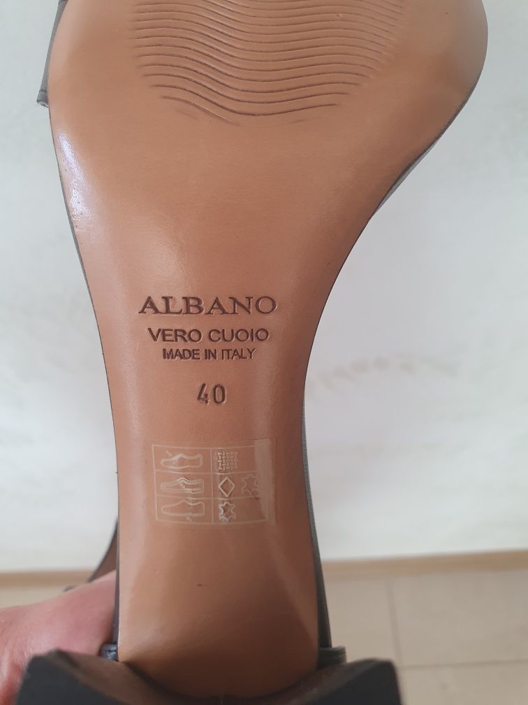 Продам нові шкіряні жіночі босоніжки Albano. Ітвлія