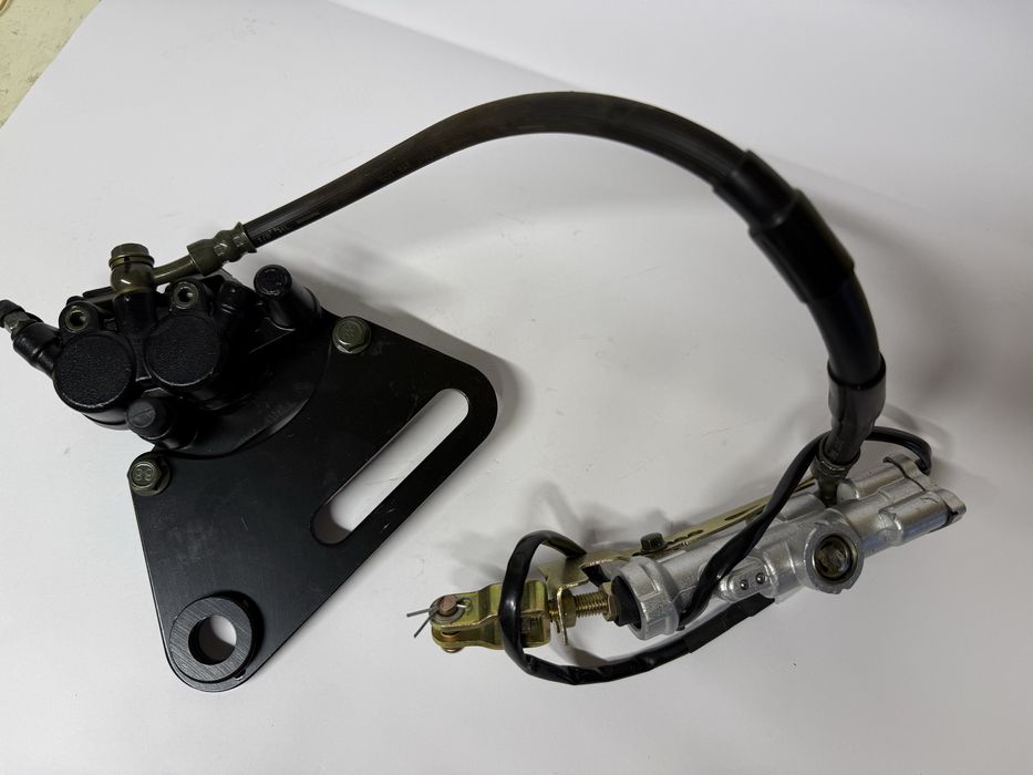 Гальмівний циліндр і супорт Shineray XY 250GY-6B.