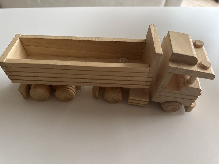 Drewniane auto ciezarowka