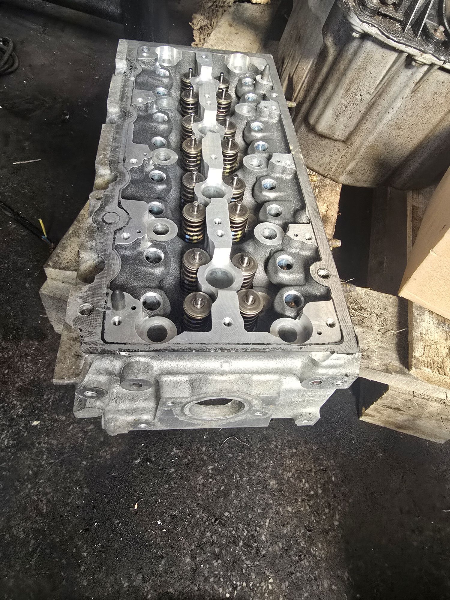Głowica silnika MAN TGE VW CRAFTER 04L103403R