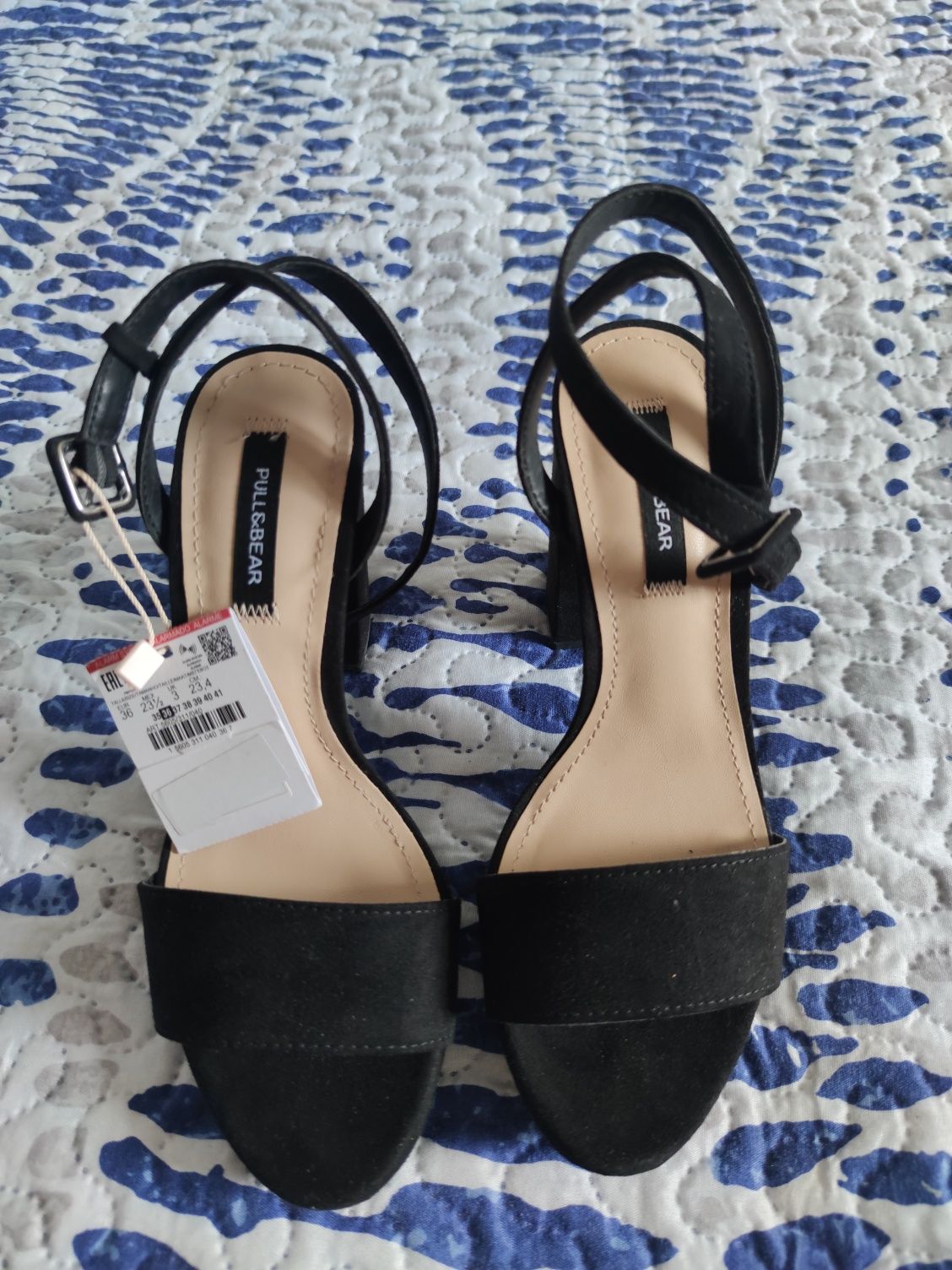 Sandália preta pull