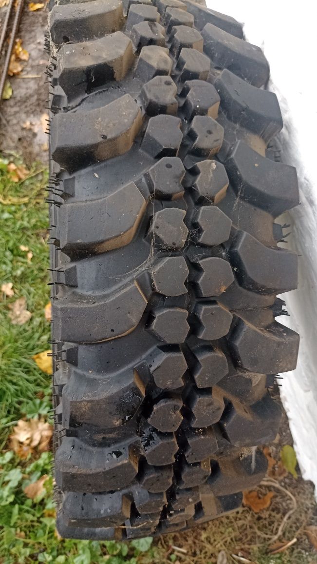 Opony trekker 215/75 r16