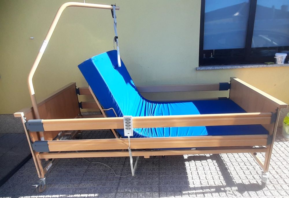 Cama articulada elétrica e elevatória hospitalar BURMMEIER