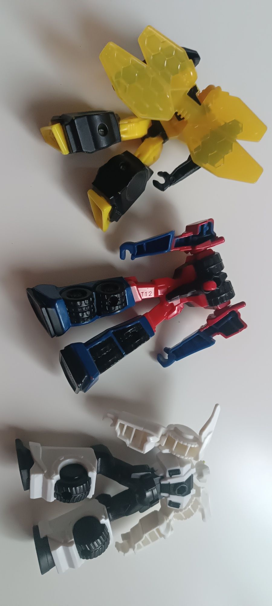 Zestaw trzech figurek Transformers