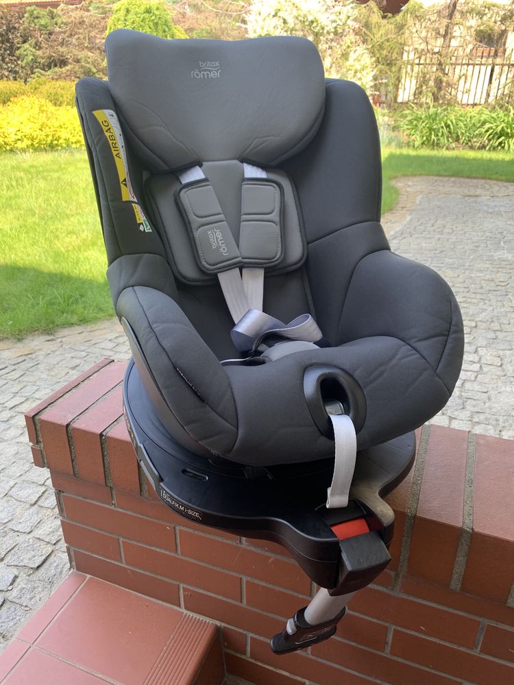 Fotelik samochodowy Britax Römer Dualfix M i-Size obrotowy 0-18