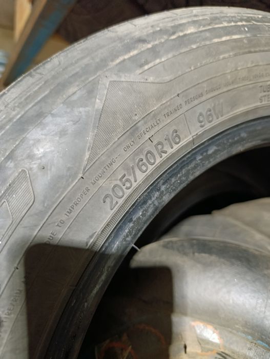 Резина  205-60-16. 19 рік