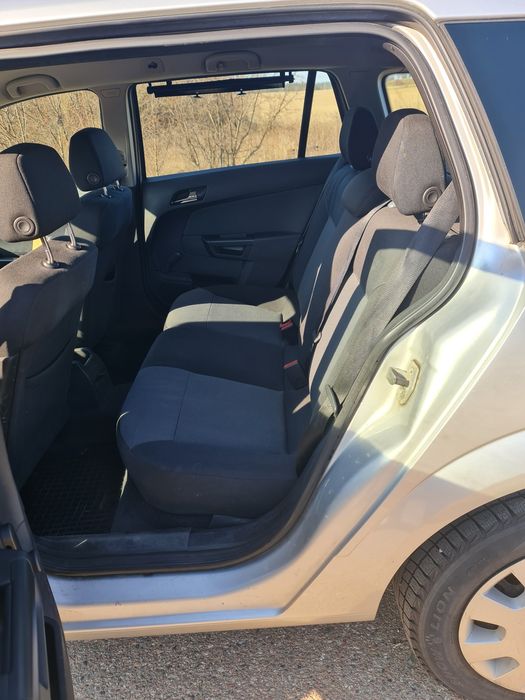 Opel Astra 3 H kombi 1.4 benzyna 2006