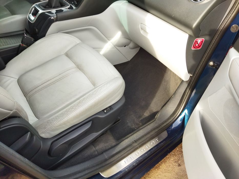 Продам авто Пежо 5008