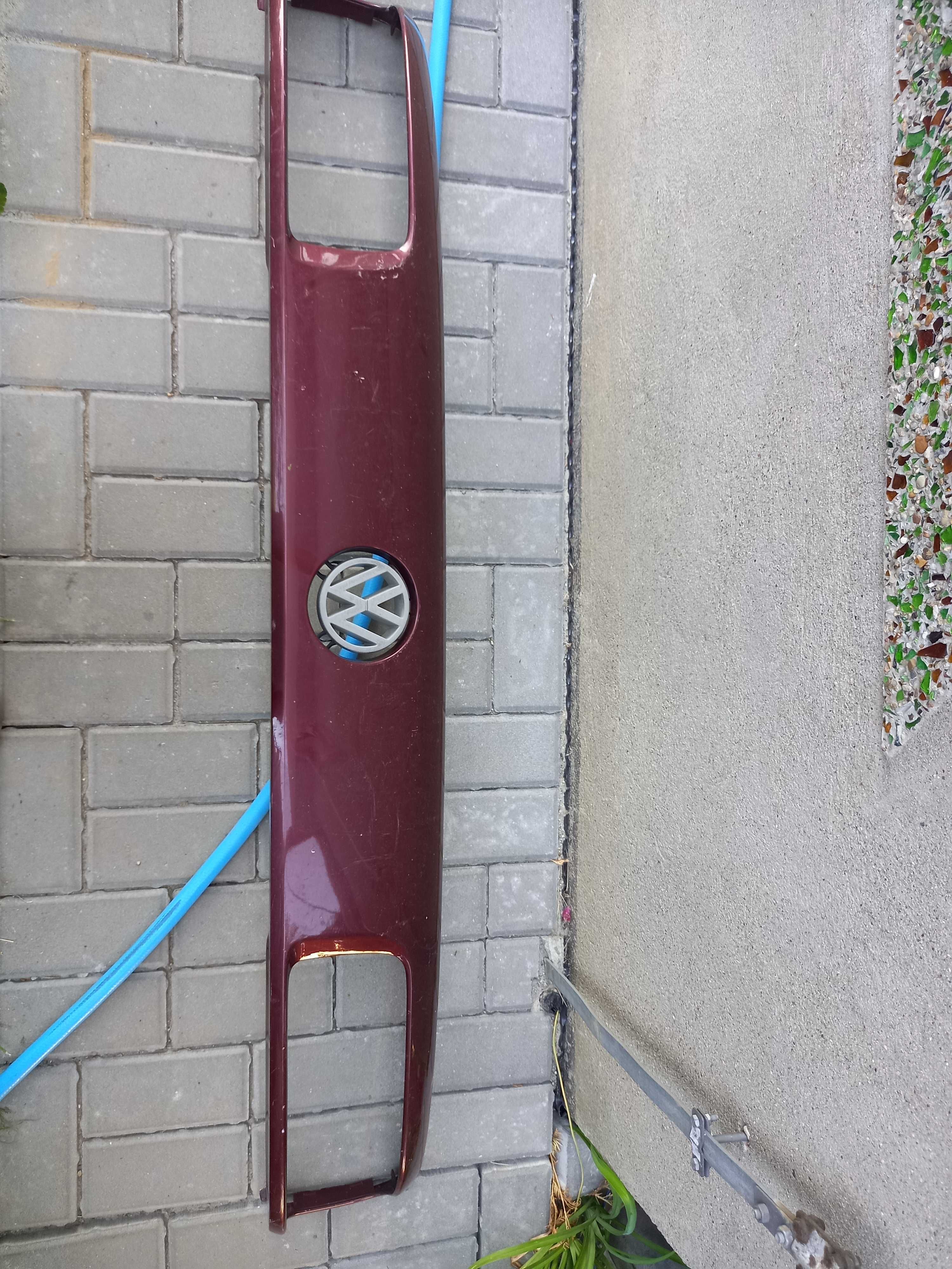 Gril przedni passat b3