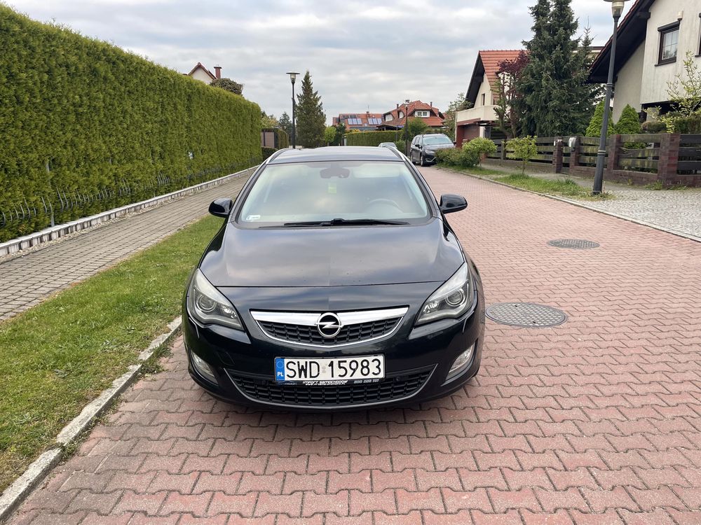 Opel Astra J 1.7cdti hak kolorowa navi półskóra