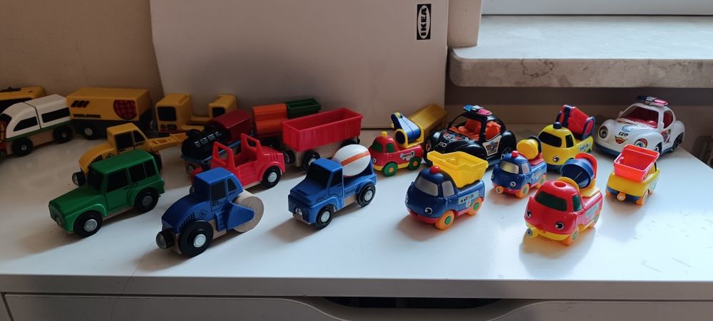 Ciuchcie pojazdy na magnez + gratisy