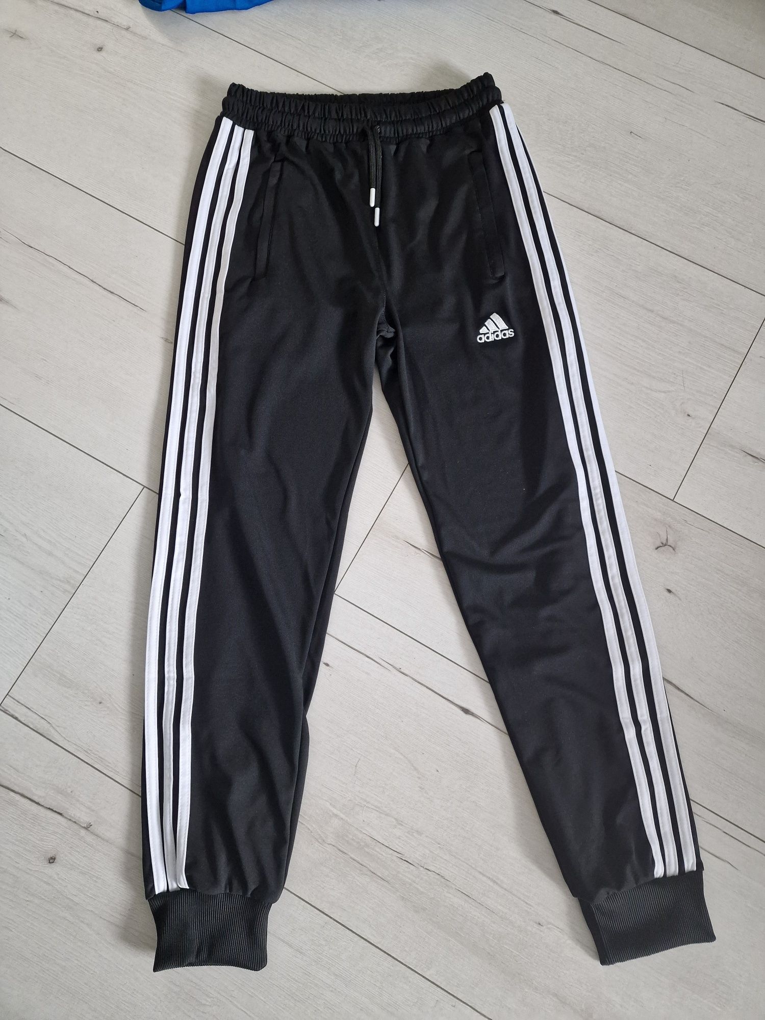 Dres dwuczęściowy adidas spodnie bluza