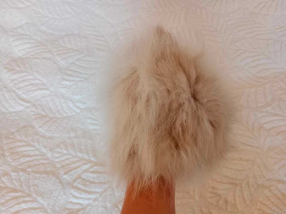 Jasna czapka ze sztucznego włosia