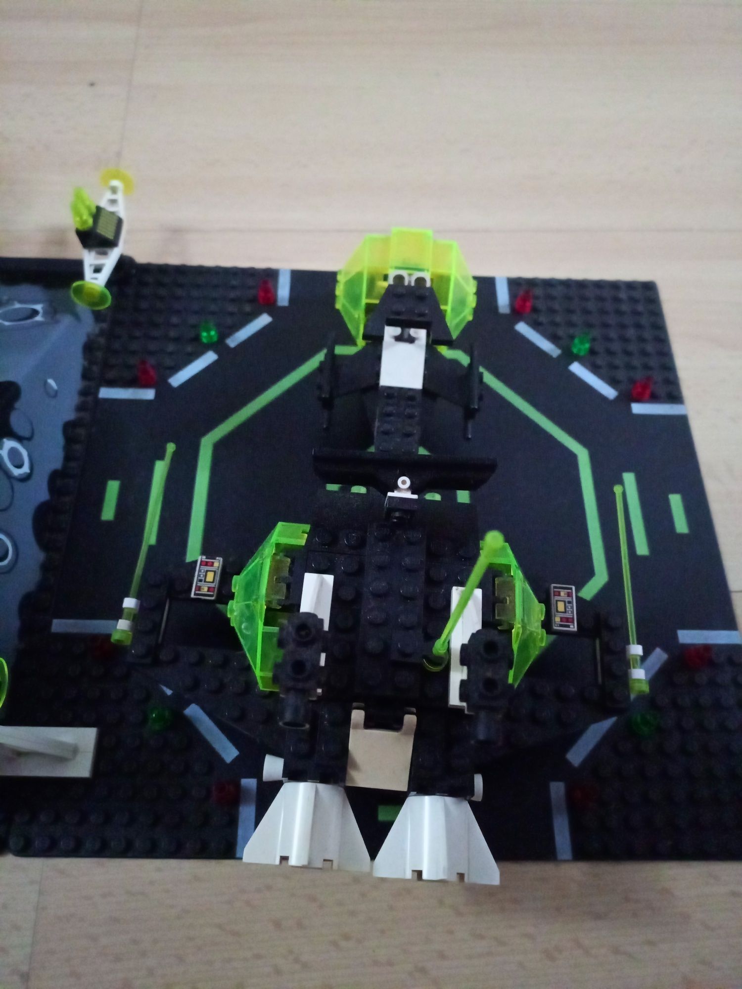 Lego System 6988 - Base Blacktron Alpha Centauri