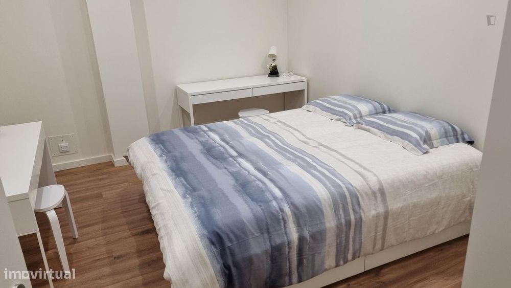 421463 - Quarto 4,com cama de casal, interior...