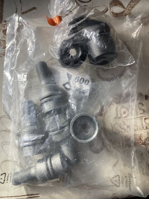 Śruby zabezpieczające koła