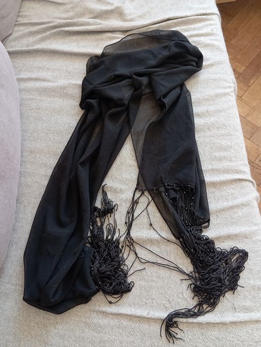 Elegancki szal z frędzlami