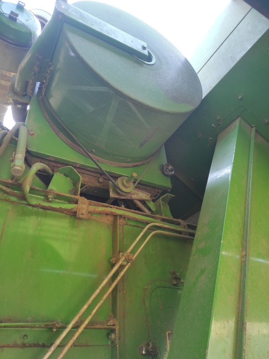 Комбайн John Deere  1042
