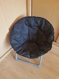 Cadeira preta em tecido impermeável