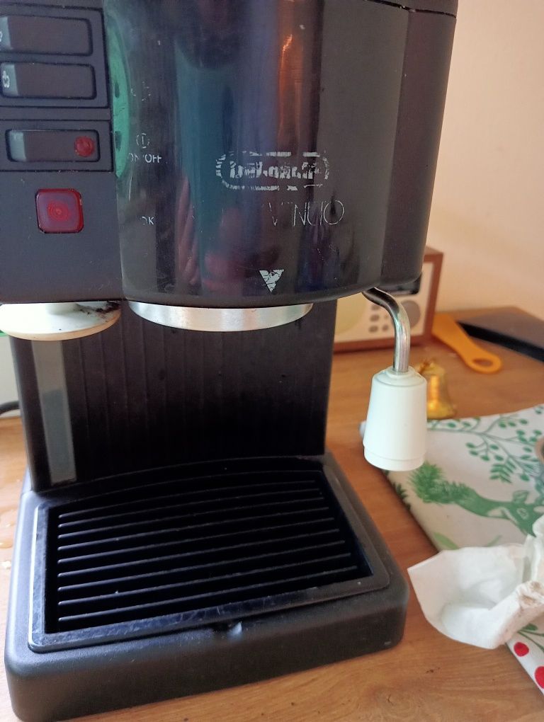 Ekspres do kawy kolbowy cisnieniowy DeLonghi Kaffe Veneto, wersja retr