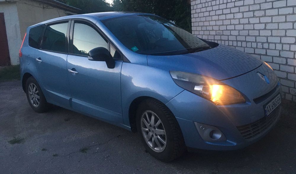 Renault Scenic ІІІ 2011 мінівен 7 місць