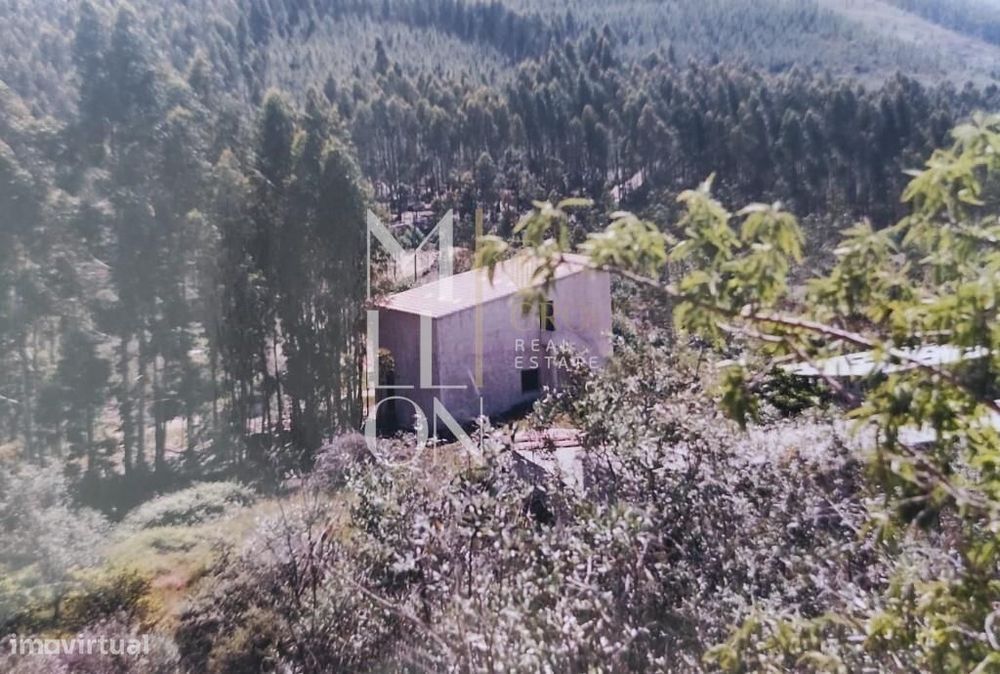 Terreno Rústico com Garagem – Aldeia da Amêndoa (Rua da Moura)