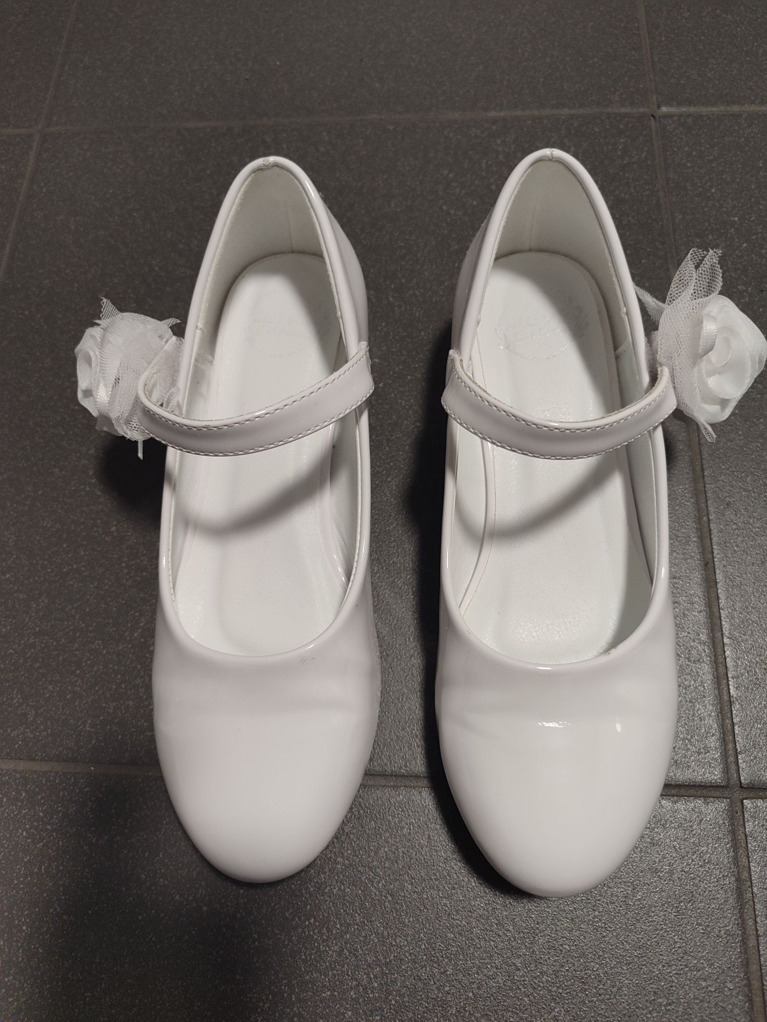 Buty komunijne na dziewczynkę.
