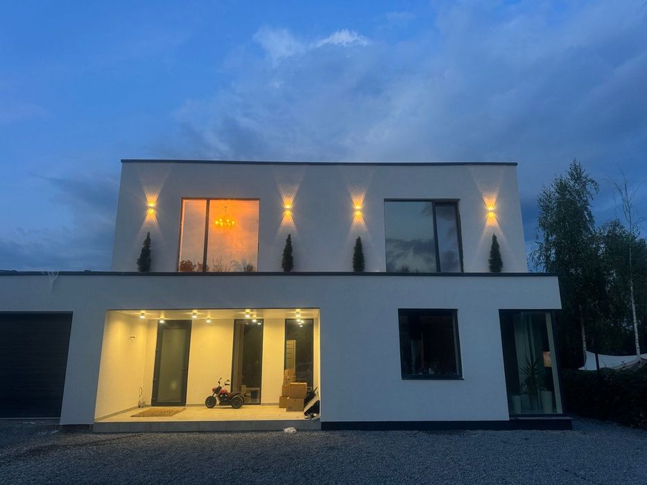 Сучасний сімейний будинок