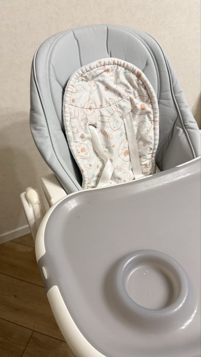 Дитячий стільчик для годування